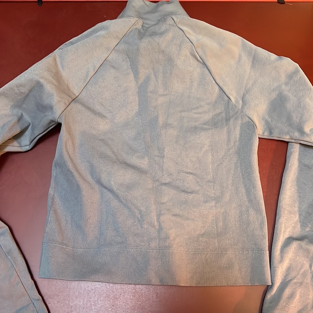 Fabletics cropped jacket - Picture 4 of 4